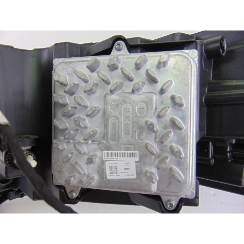 9820840680 FARO DERECHO DS 3 CROSSBACK