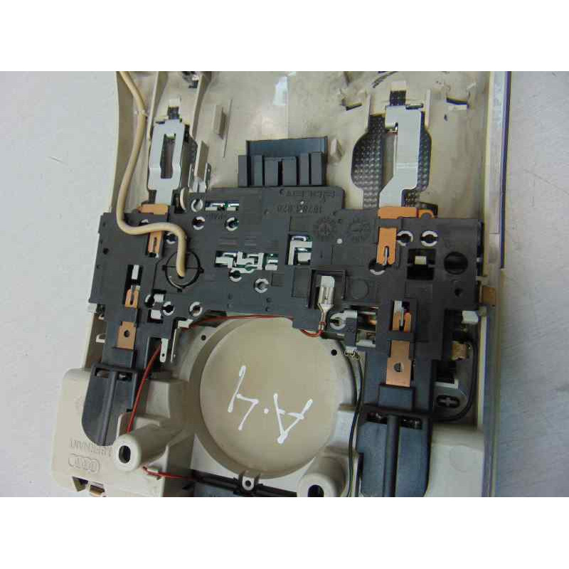 8E0947135E  LUZ INTERIOR AUDI A4 AVANT (8E) 1.8 T Quattro 2005 8E0947135E 184734 AUDI - 4