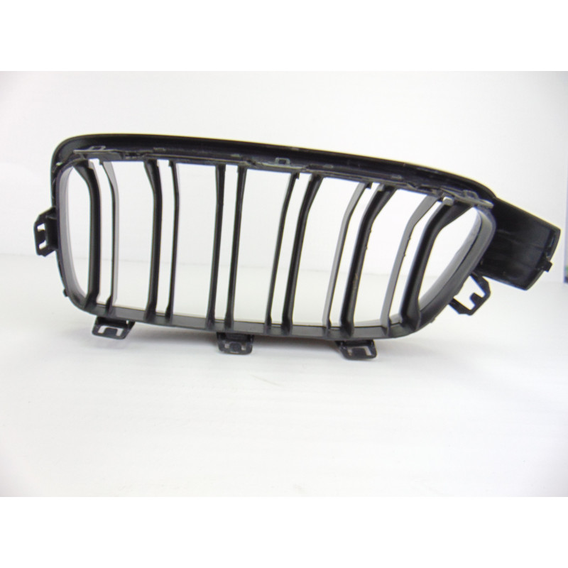 REJILLA PARAGOLPES DERECHA BMW SERIE 3 BERLINA (F30)