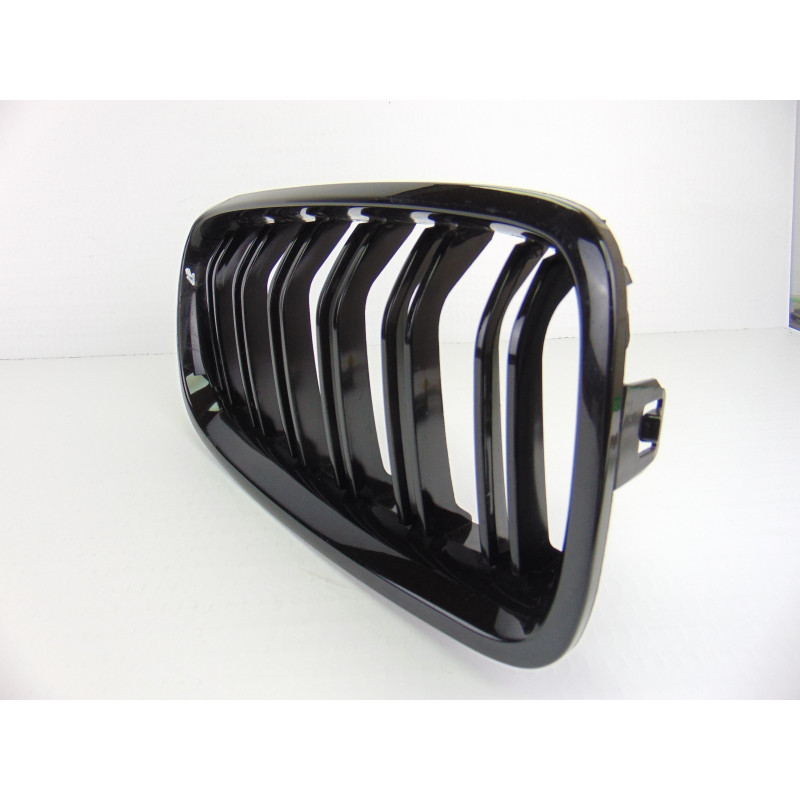 REJILLA PARAGOLPES DERECHA BMW SERIE 3 BERLINA (F30)