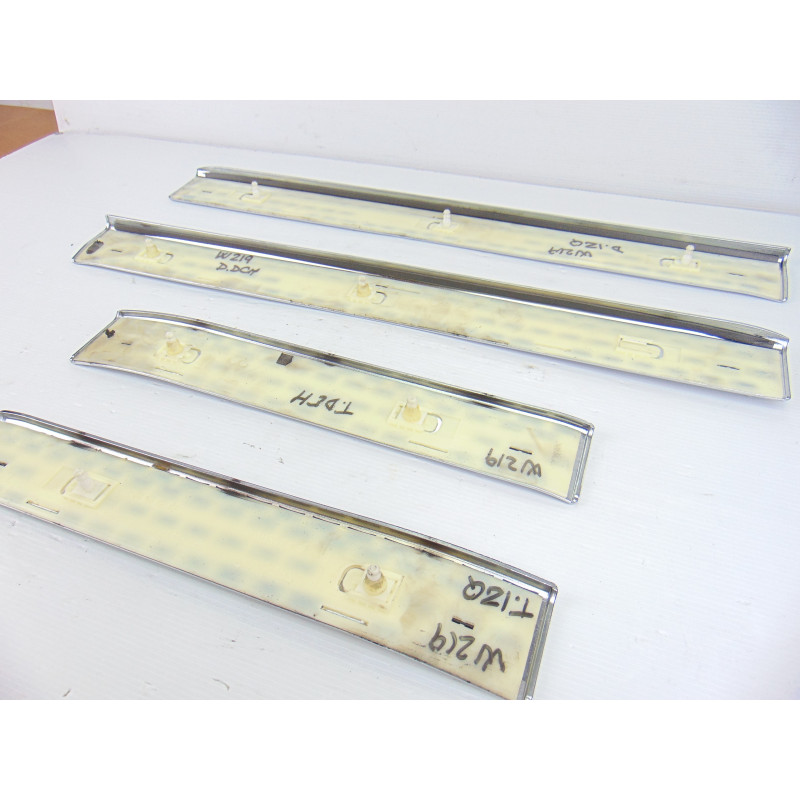 MOLDURA MERCEDES-BENZ CLS (BM 219)