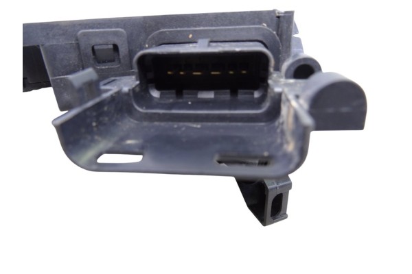 825027817R  CERRADURA PUERTA LATERAL DERECHA RENAULT TRAFIC III COMBI Combi 9 L1H1 2,8t (8/9 plazas) 2020 825027817R 216023 RENA