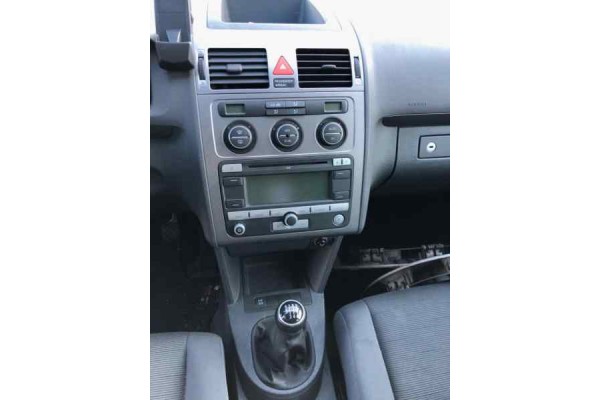 VOLKSWAGEN TOURAN (1T2) Advance