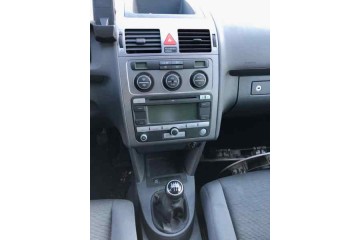 VOLKSWAGEN TOURAN (1T2) Advance