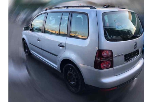 VOLKSWAGEN TOURAN (1T2) Advance