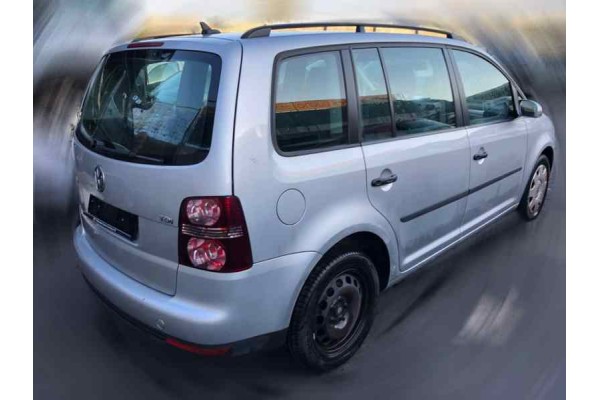VOLKSWAGEN TOURAN (1T2) Advance