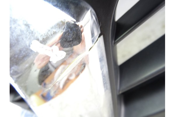 628101467R REJILLA DELANTERA RENAULT CLIO IV Authentique 2015 628101467R 216760 RENAULT - 1