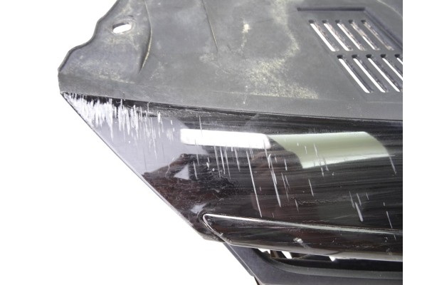 628101467R REJILLA DELANTERA RENAULT CLIO IV Authentique 2015 628101467R 216760 RENAULT - 2