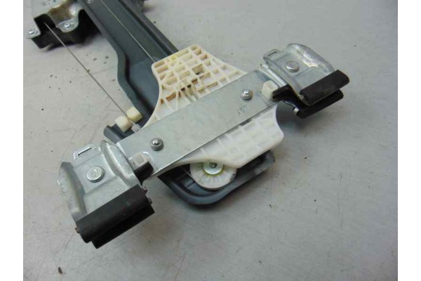 2 PIN ELEVALUNAS TRASERO DERECHO SSANGYONG TIVOLI Limited 4x2 2017 2 PIN 177936 SSANGYONG - 1