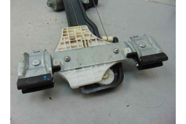 2 PIN ELEVALUNAS TRASERO IZQUIERDO SSANGYONG TIVOLI Limited 4x2 2017 2 PIN 177937 SSANGYONG - 2