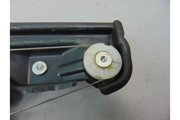 2 PIN ELEVALUNAS TRASERO IZQUIERDO SSANGYONG TIVOLI Limited 4x2 2017 2 PIN 177937 SSANGYONG - 4