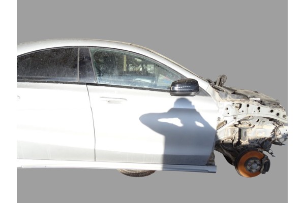 PUERTA DELANTERA DERECHA MERCEDES-BENZ CLASE CLA (BM 117)