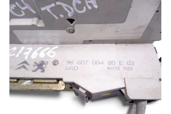9660700480  CERRADURA PUERTA TRASERA DERECHA CITROEN C4 BERLINA Collection 2006 9660700480 217666 CITROEN - 4