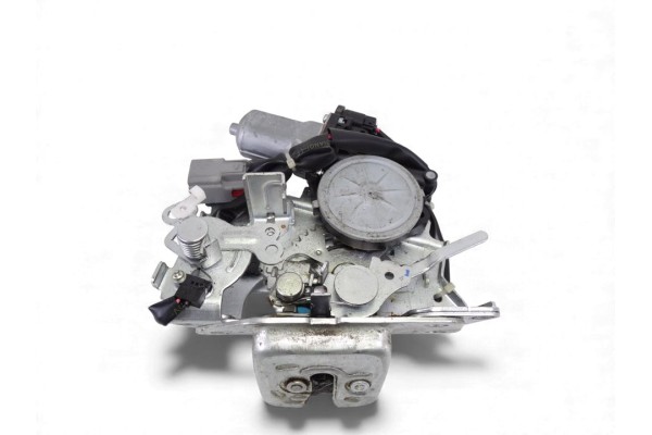 A81613106U CERRADURA MALETERO / PORTON CHRYSLER GRAND VOYAGER (RT) Limited 2017 A81613106U 217669 CHRYSLER - 1