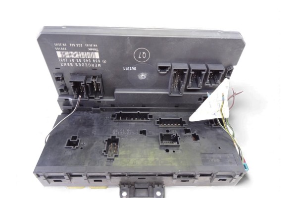 6395450301 CAJA RELES / FUSIBLES MERCEDES-BENZ VIANO (639)