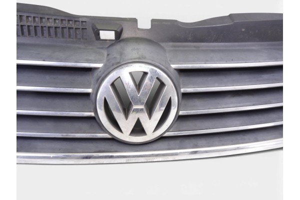 REJILLA DELANTERA VOLKSWAGEN PASSAT BERLINA (3B3)