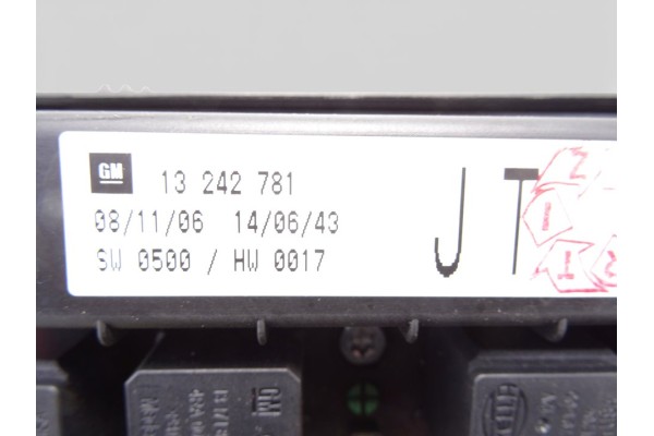 13242781 CAJA RELES / FUSIBLES OPEL ZAFIRA B