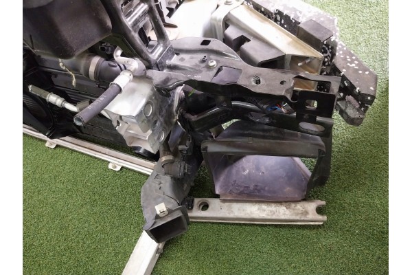 Parrilla, guardabarros, parachoques y radiadores delanteros BMW F44 M2