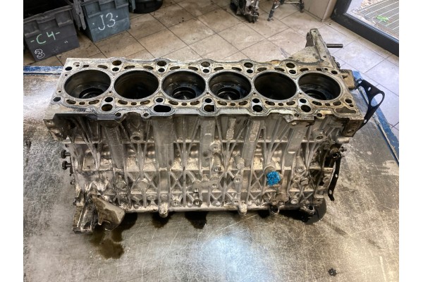 ENGINE DOWN BLOCK SHAFT PISTONS BMW 2 5 D E60 306D3 M57 Catalog number of the part SILNIK DOL BLOK WAL TLOKI BMW 2 5 D E60 306D3