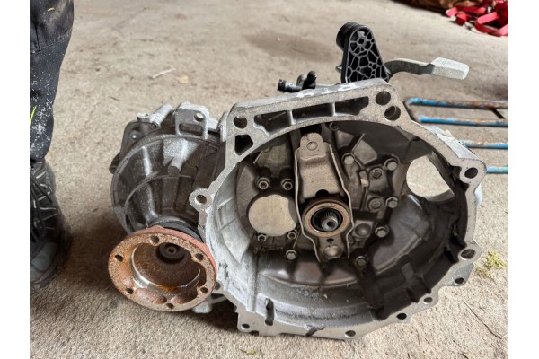Volkswagen Caddy Manual 5 speed gearbox RTH gearbox code Catalog number of the part Skrzynia RTH