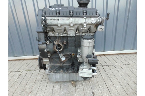 ENGINE BXE GOLF V ALTEA A3 8P LEON II OCTAVIA PASSAT B6 SUPERB EOS 1 9TDI Catalog number of the part 038021AT BXE 3C