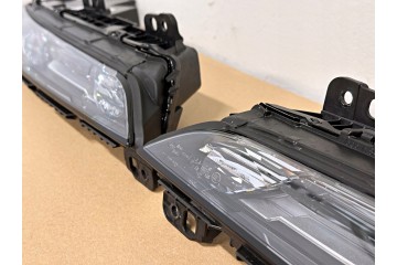 BMW i7 7 G70 LAMP HEADLIGHTS CRYSTAL SWAROVSKI FRONT 9879935 9879936 NEW Product weight with unit packaging 1 kg