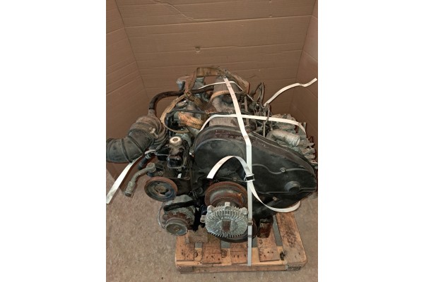 ENGINE 2 5TD D4BA COMPLETE MITSUBISHI L200 PAJERO COMPLETE BUT STANDING OAK