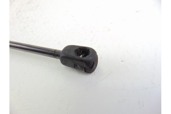 81770-H8010 AMORTIGUADORES MALETERO / PORTON KIA RIO (YB) Business 2017 81770-H8010 198362 KIA - 1