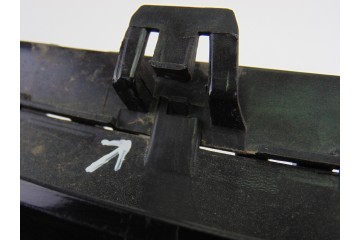  REJILLA DELANTERA BMW SERIE 1 BERLINA (E81/E87) 116d 2009 194526 BMW - 7