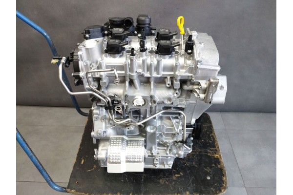 Volkswagen Touran III 2025 1 5 TSI DXD MOTOR LIKE NEW 11km Packaging status replacement