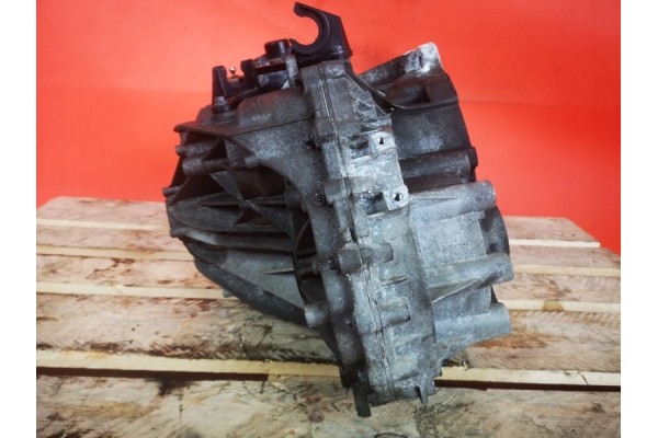 Volvo V40 II D4 Manual Gearbox 2016r 1285378 Transmission type manual