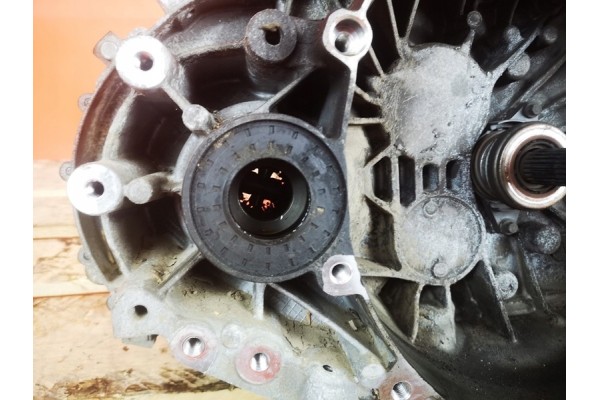 Volvo V40 II D4 Manual Gearbox 2016r 1285378 Engine type diesel