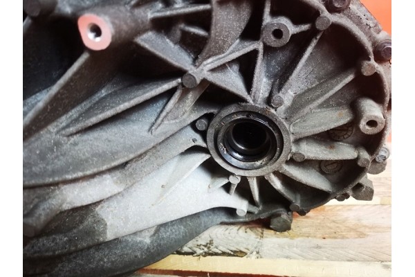 Volvo V40 II D4 Manual Gearbox 2016r 1285378 Car type passenger cars