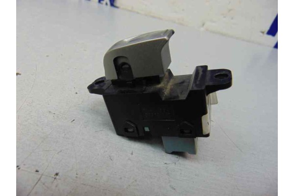 85850-35000 MANDO ELEVALUNAS DELANTERO DERECHO SSANGYONG TIVOLI Limited 4x2 2017 85850-35000 177964 SSANGYONG - 2