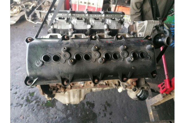JEEP COMMANDER 07r 5 7 V8 240kW ENGINE EZB BARE 182 thousand km Part manufacturer Jeep OE
