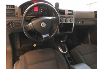 VOLKSWAGEN TOURAN (1T2) Advance