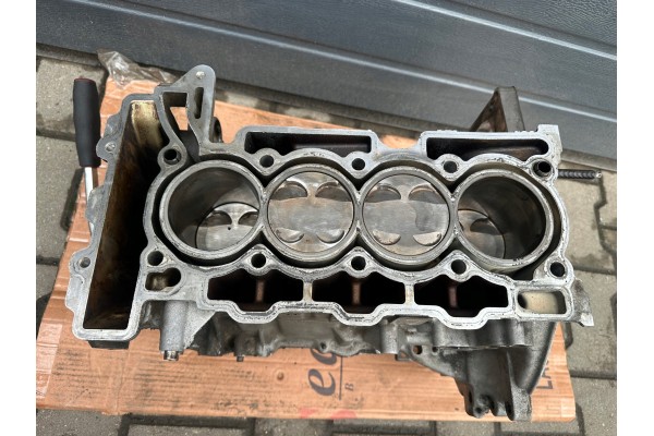 PEUGEOT 308 1 6 VTI DOWN ENGINE 10FHAZ Catalog number of the part 1 6 VTI 10FHAZ