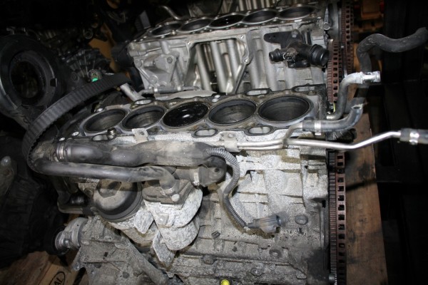 VOLVO V70 S80 XC70 XC60 ENGINE BOTTOM BLOCK D5244T4 D5244T5 Part manufacturer Volvo OE