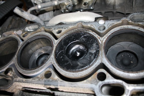 VOLVO V70 S80 XC70 XC60 ENGINE BOTTOM BLOCK D5244T4 D5244T5 Engine type diesel
