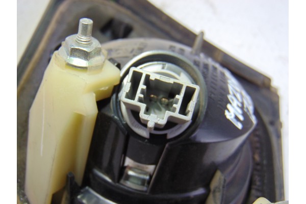  PILOTO TRASERO IZQUIERDO INTERIOR MAZDA 3 BERLINA (BK) 1.6 CRDT  Active 2007 199648 MAZDA - 3