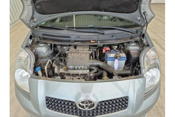 2s p72r 2szfe 2sz fe engine in car smoking in car 1 3 toyota yaris II