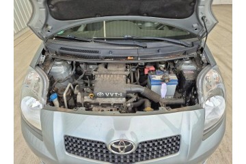 2s p72r 2szfe 2sz fe engine in car smoking in car 1 3 toyota yaris II