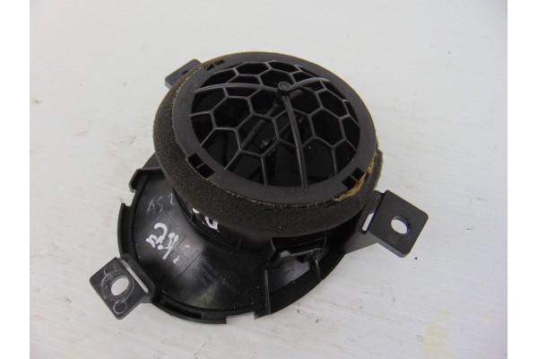 687601KE0A REJILLA AIREADORA NISSAN JUKE (F15E)