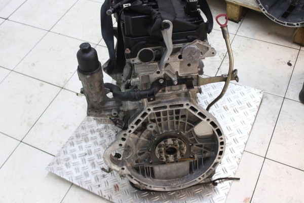 ENGINE POST MERCEDES C W204 1 8 K 271952 271 952 Catalog number of the part SILNIK SLUPEK MERCEDES C W204 1 8 K 271952 271 952