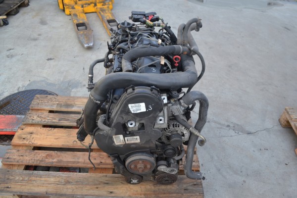 COMPLETE MOTOR Volvo 2 4 D5 121 thousand D5244T8 Catalog number of substitutes Lapa w rozrzadzie