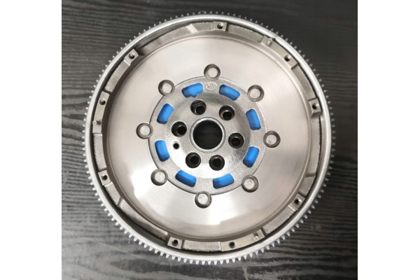 LUK DUAL MASS WHEEL MITSUBISHI LANCER GRANDIS 2 0 DI D 05 Catalog number of the part 415 0441 10