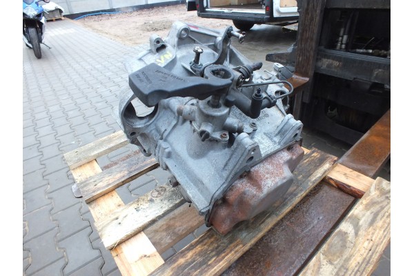 VW GOLF V TOURAN A3 8P 1 6 8V GEARBOX LVN Transmission type manual