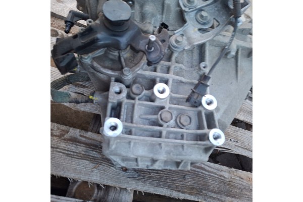 HYUNDAI TUCSON III 15 18 KIA SPORTAGE IV 16 18 1 7 CRDI 2WD E6 CHEST Engine type diesel