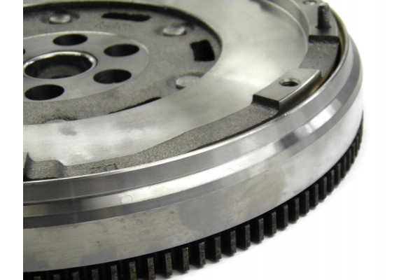 TWO MASS WHEEL CITROEN C4 PICASSO C5 III DS5 PEUGEOT 3008 508 1 6 HDI VALEO Part manufacturer Valeo