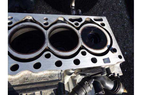 VOLVO XC70 XC60 V70 III ENGINE 2 4 D Quality of parts according to GVO O original with manufacturer s logo OE